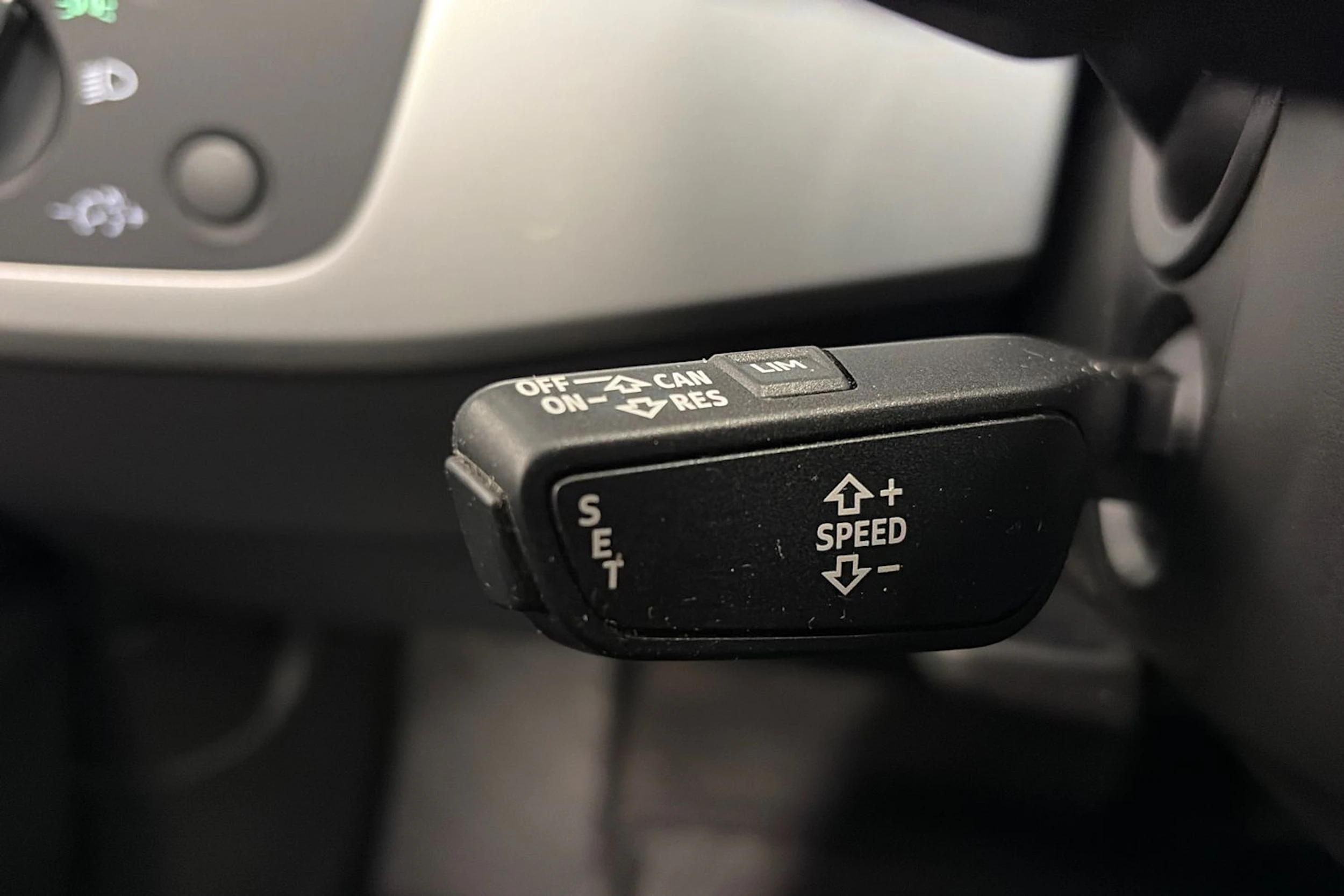 Musta Audi A4 2017 kuva 22.