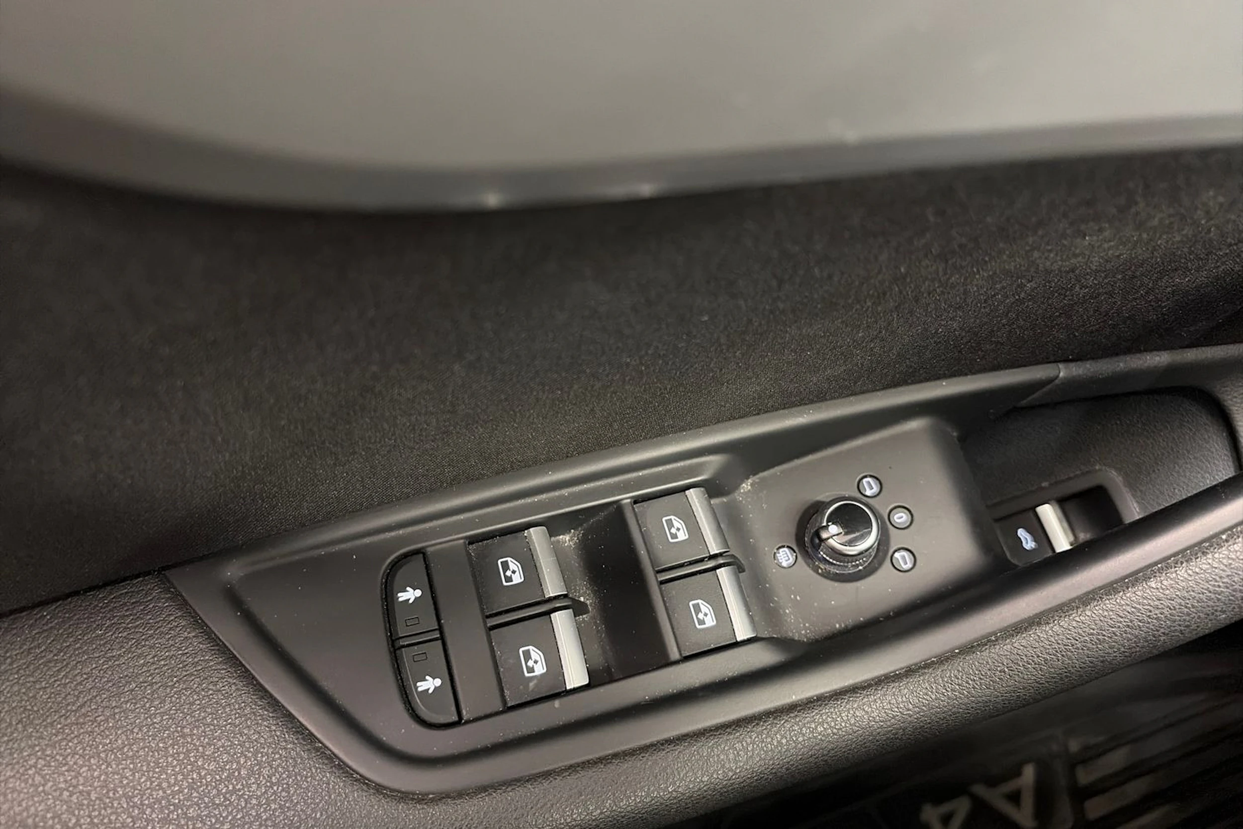 Musta Audi A4 2017 kuva 23.