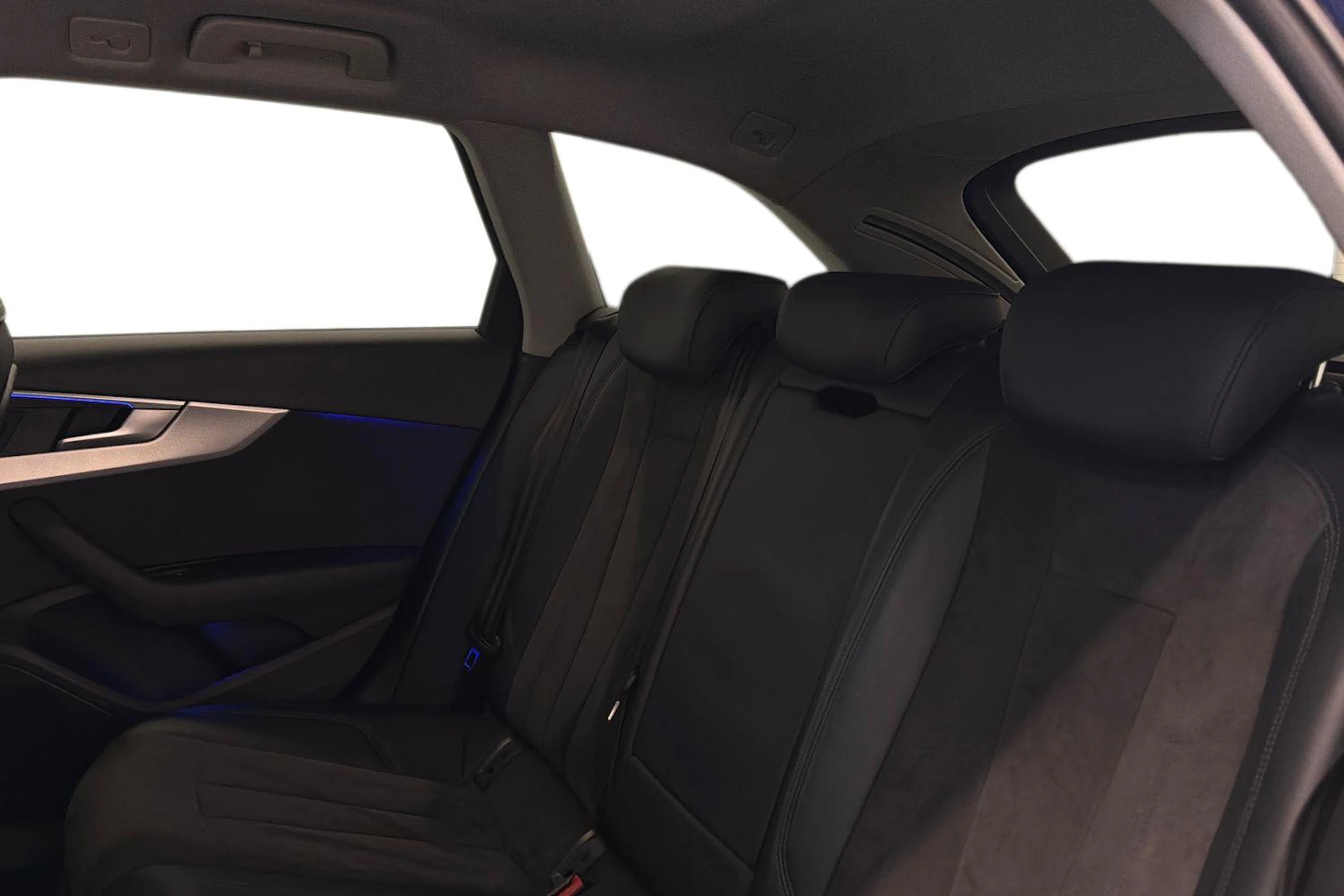 sininen Audi A4 2017 kuva 11.