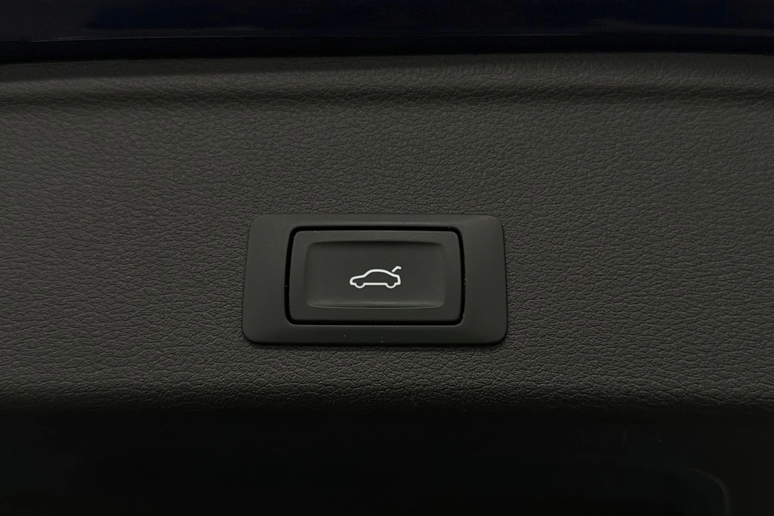sininen Audi A4 2017 kuva 16.