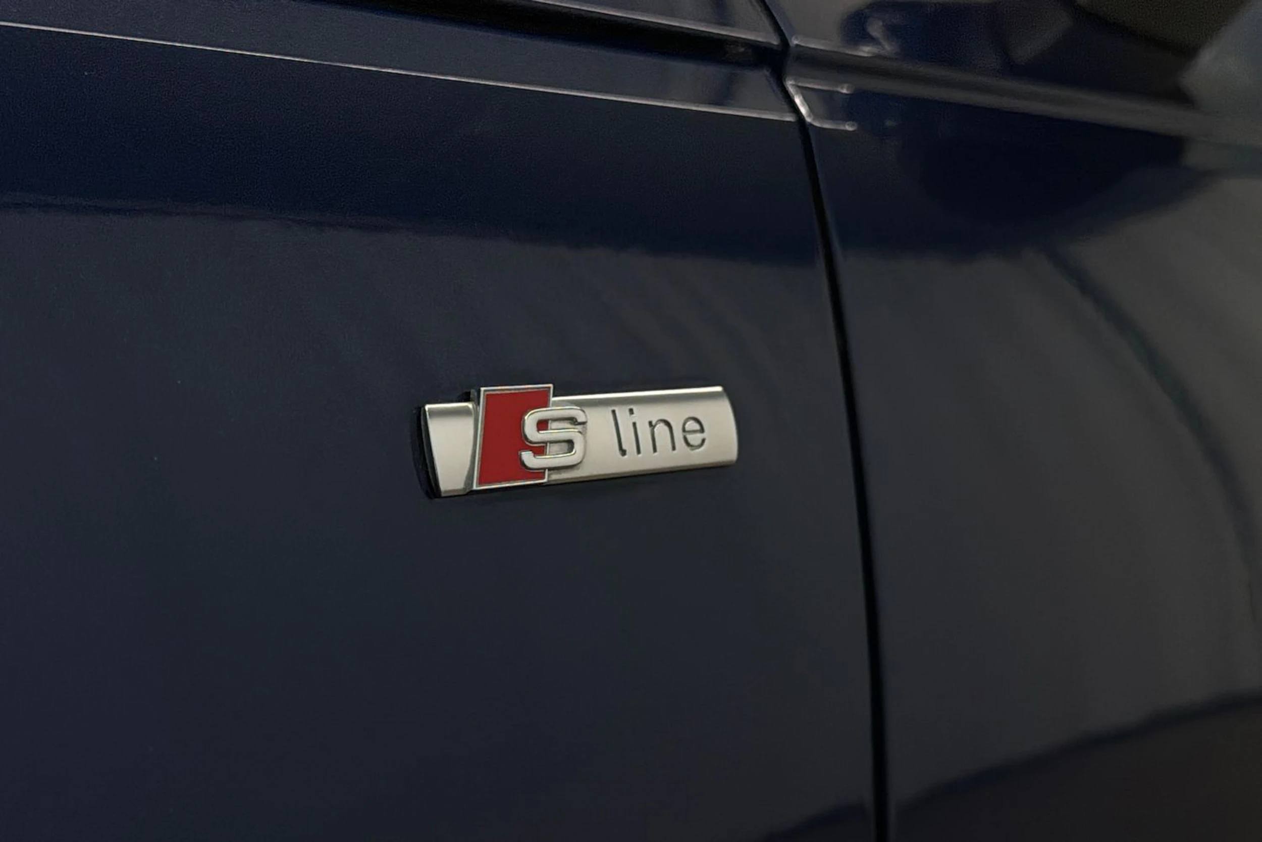 sininen Audi A4 2017 kuva 18.