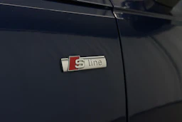 sininen Audi A4 2017 kuva 18.