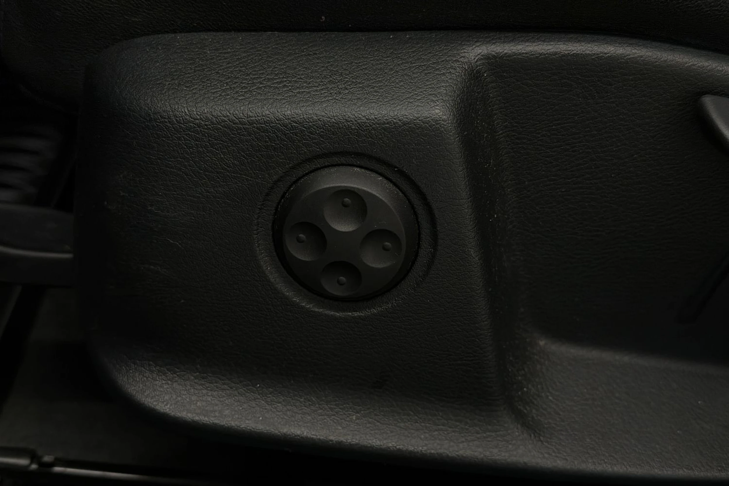 sininen Audi A4 2017 kuva 19.