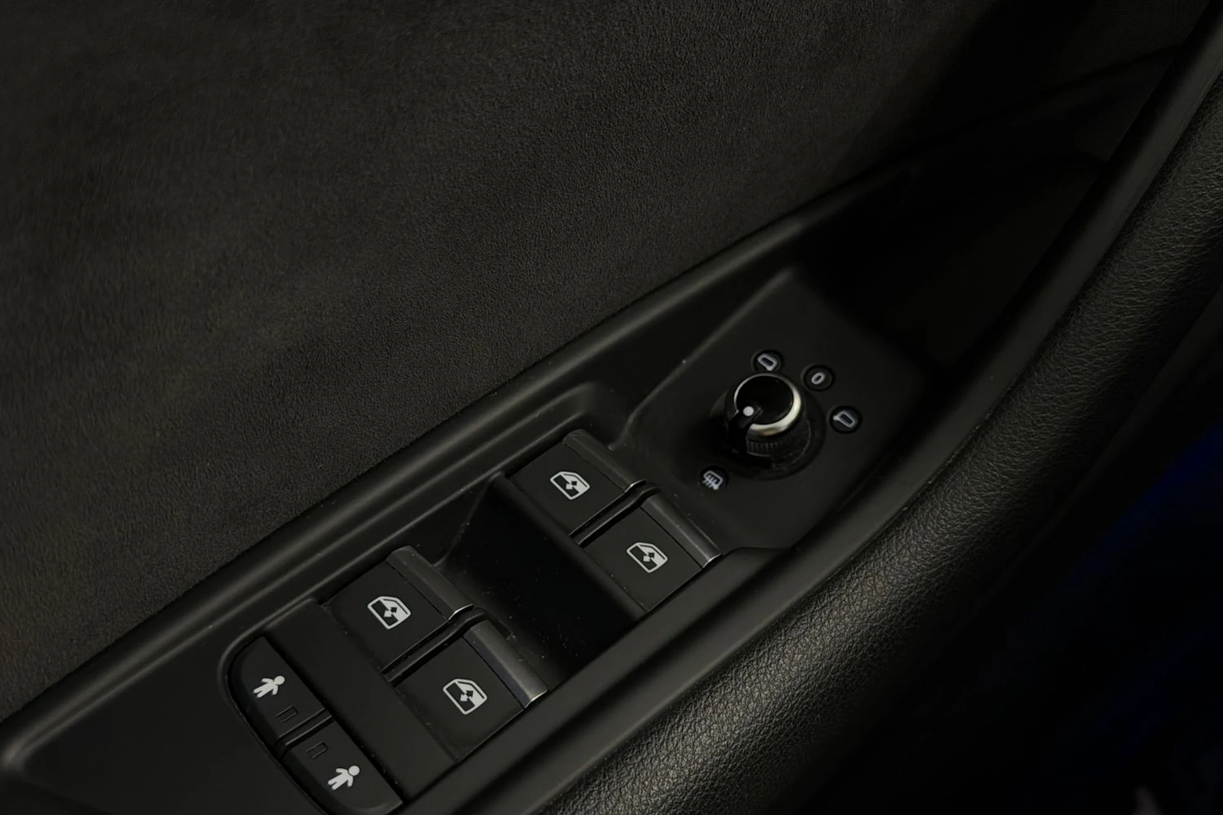 sininen Audi A4 2017 kuva 20.
