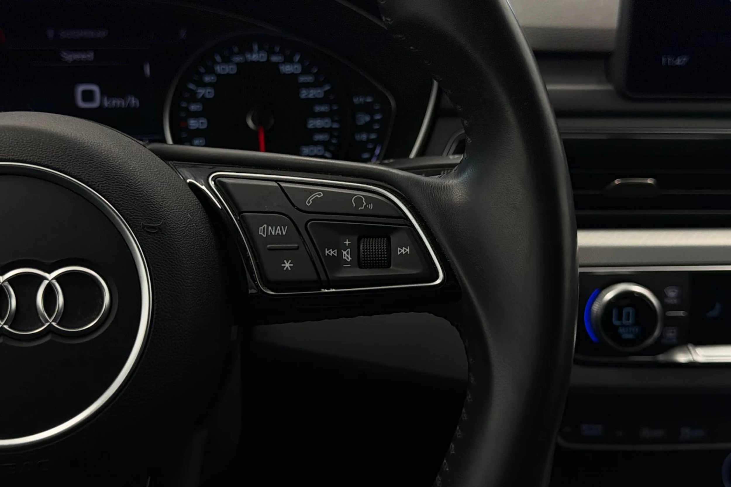 sininen Audi A4 2017 kuva 24.
