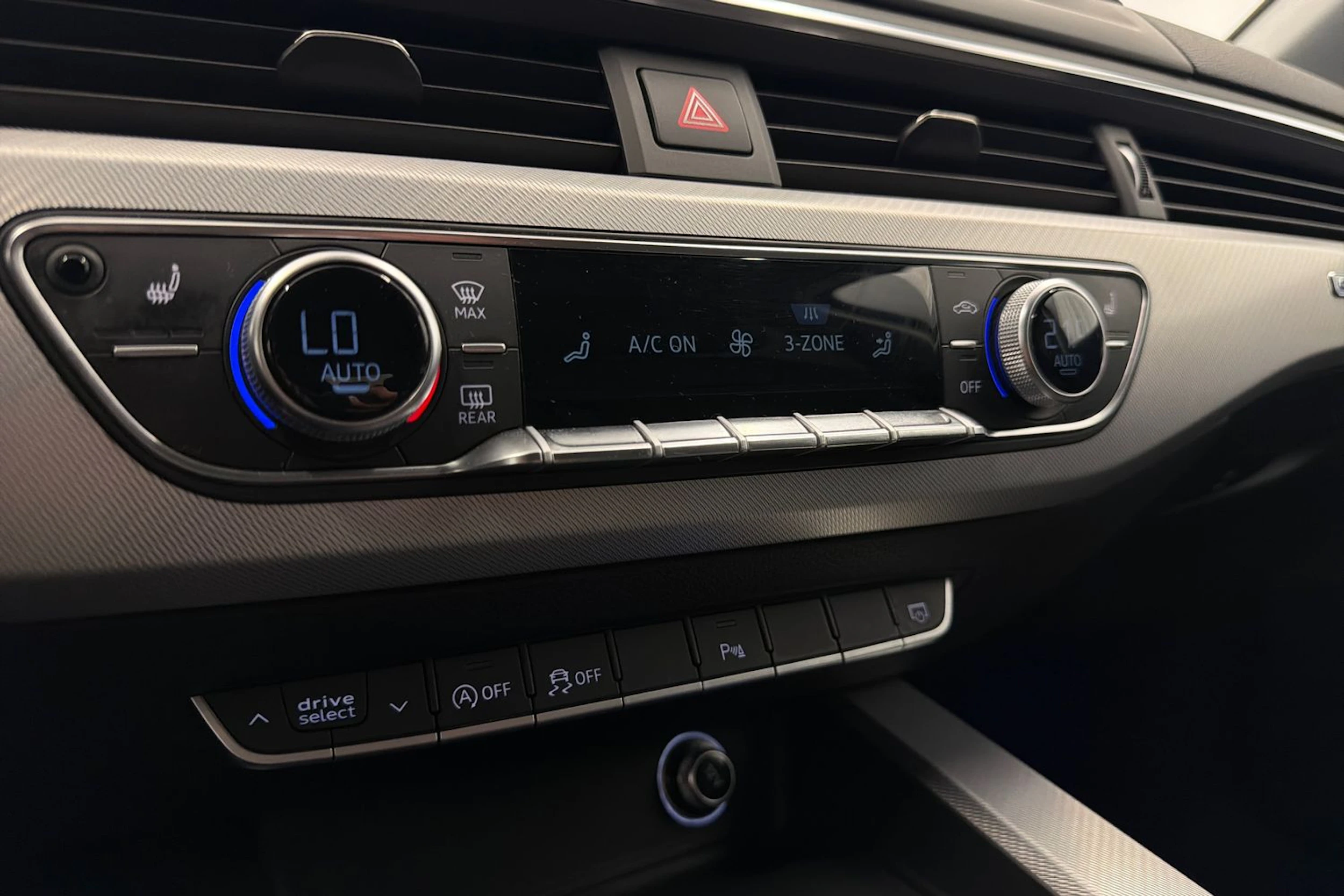 sininen Audi A4 2017 kuva 27.