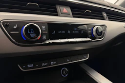 sininen Audi A4 2017 kuva 27.