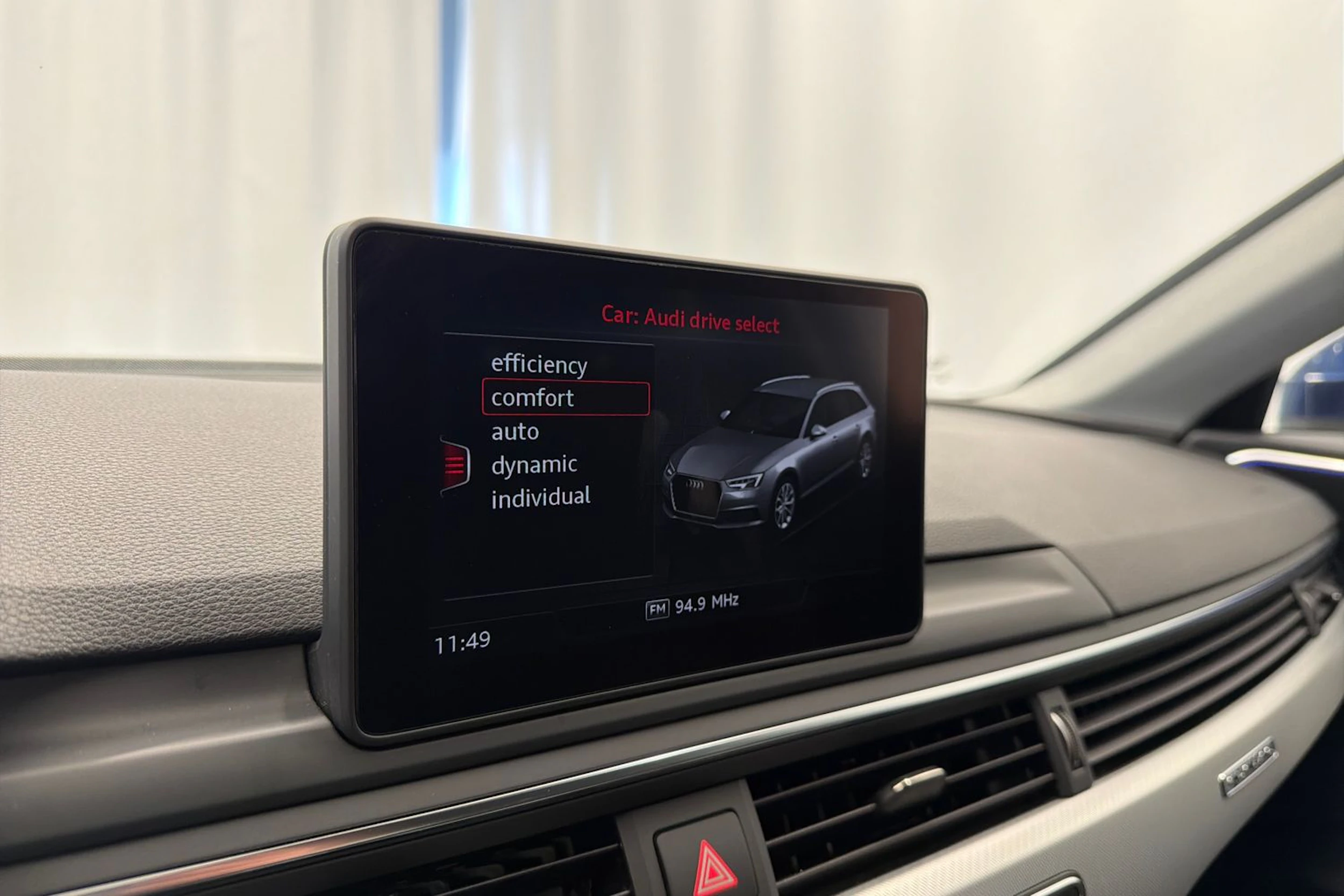 sininen Audi A4 2017 kuva 28.