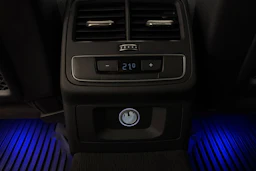 sininen Audi A4 2017 kuva 32.