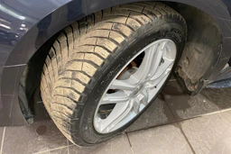 sininen Audi A4 2017 kuva 10.