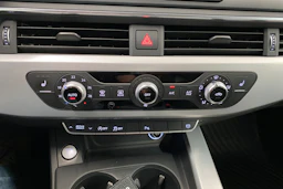 sininen Audi A4 2017 kuva 16.