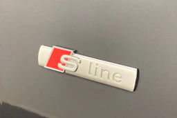 sininen Audi A4 2017 kuva 25.