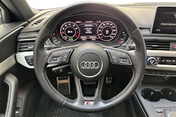 Valkoinen Audi A4 2017 kuva 10.