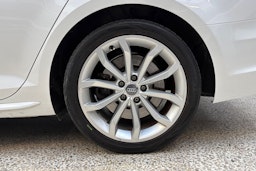 Valkoinen Audi A4 2017 kuva 14.