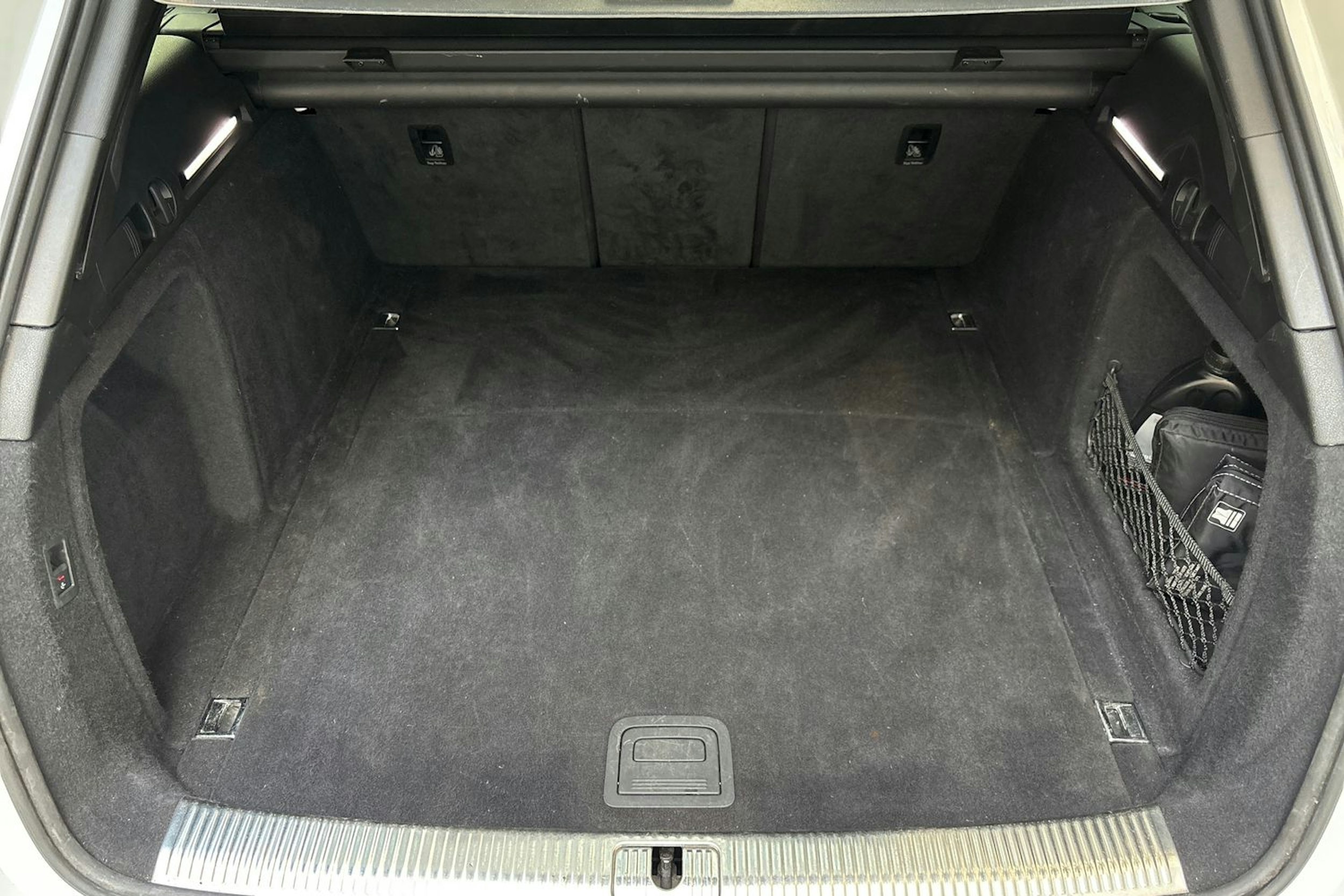 Valkoinen Audi A4 2017 kuva 16.