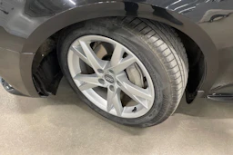 musta Audi A4 2018 kuva 13.