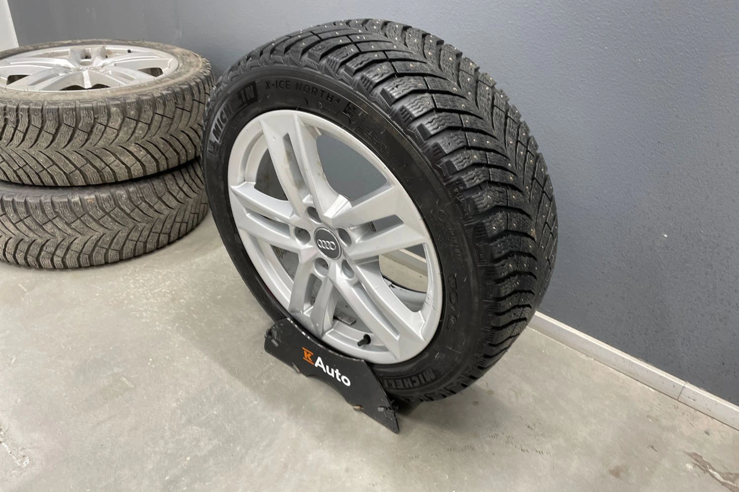 musta Audi A4 2018 kuva 15.