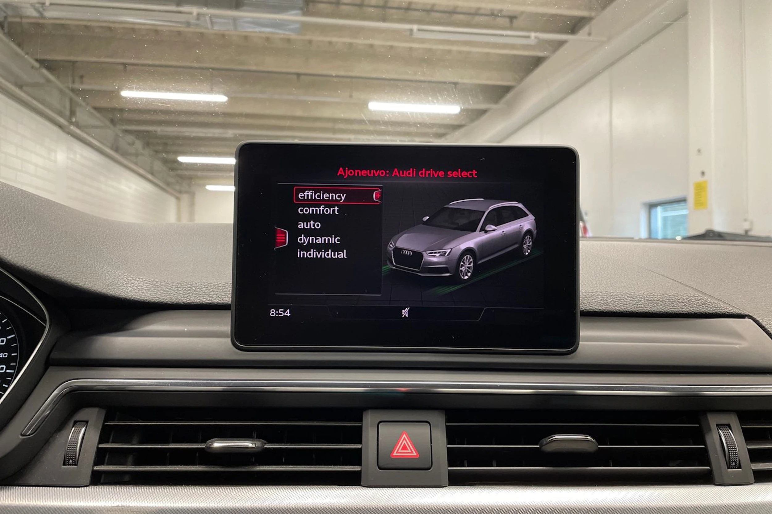 musta Audi A4 2018 kuva 19.