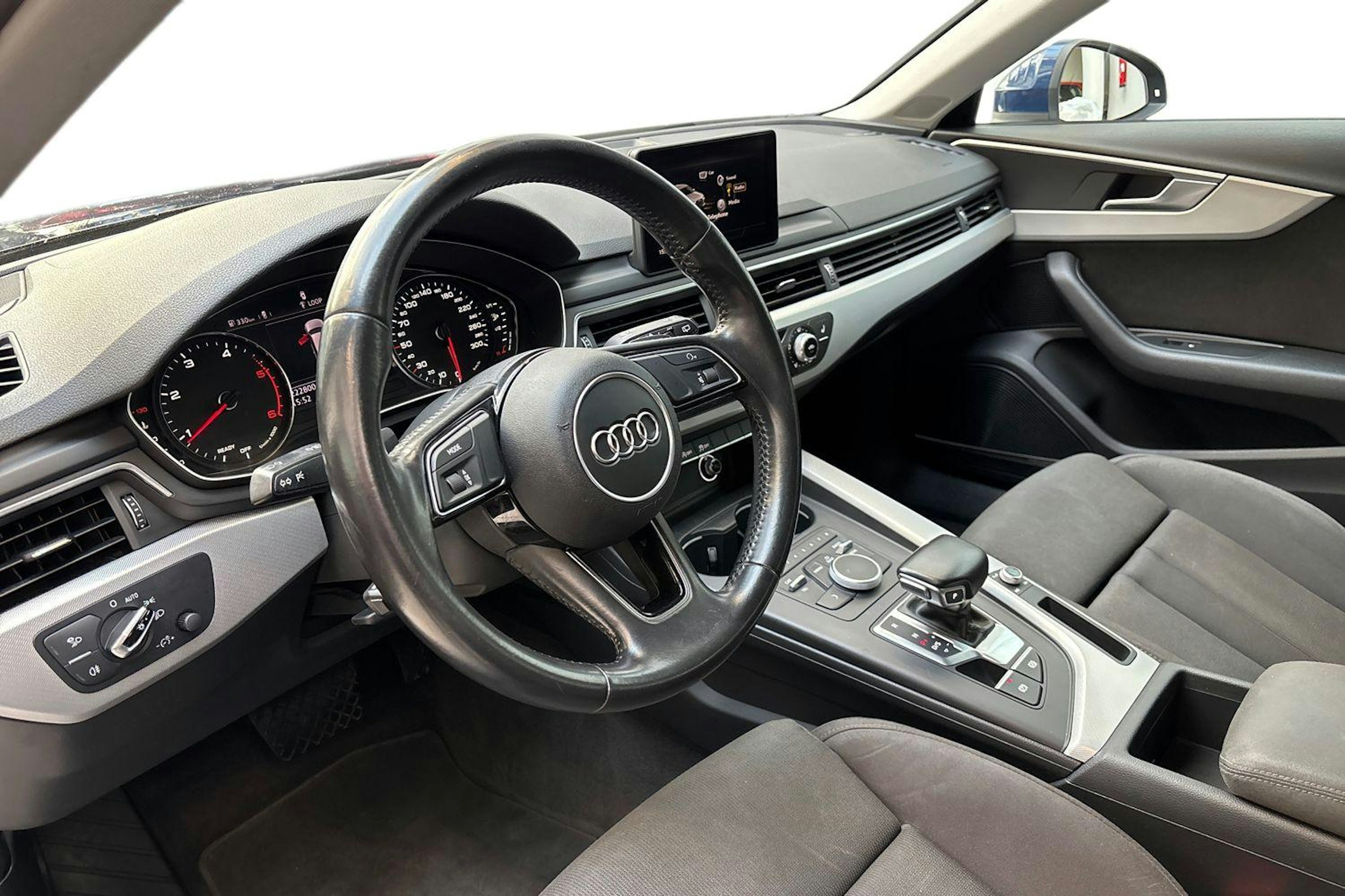 met. sininen Audi A4 2017 kuva 7.