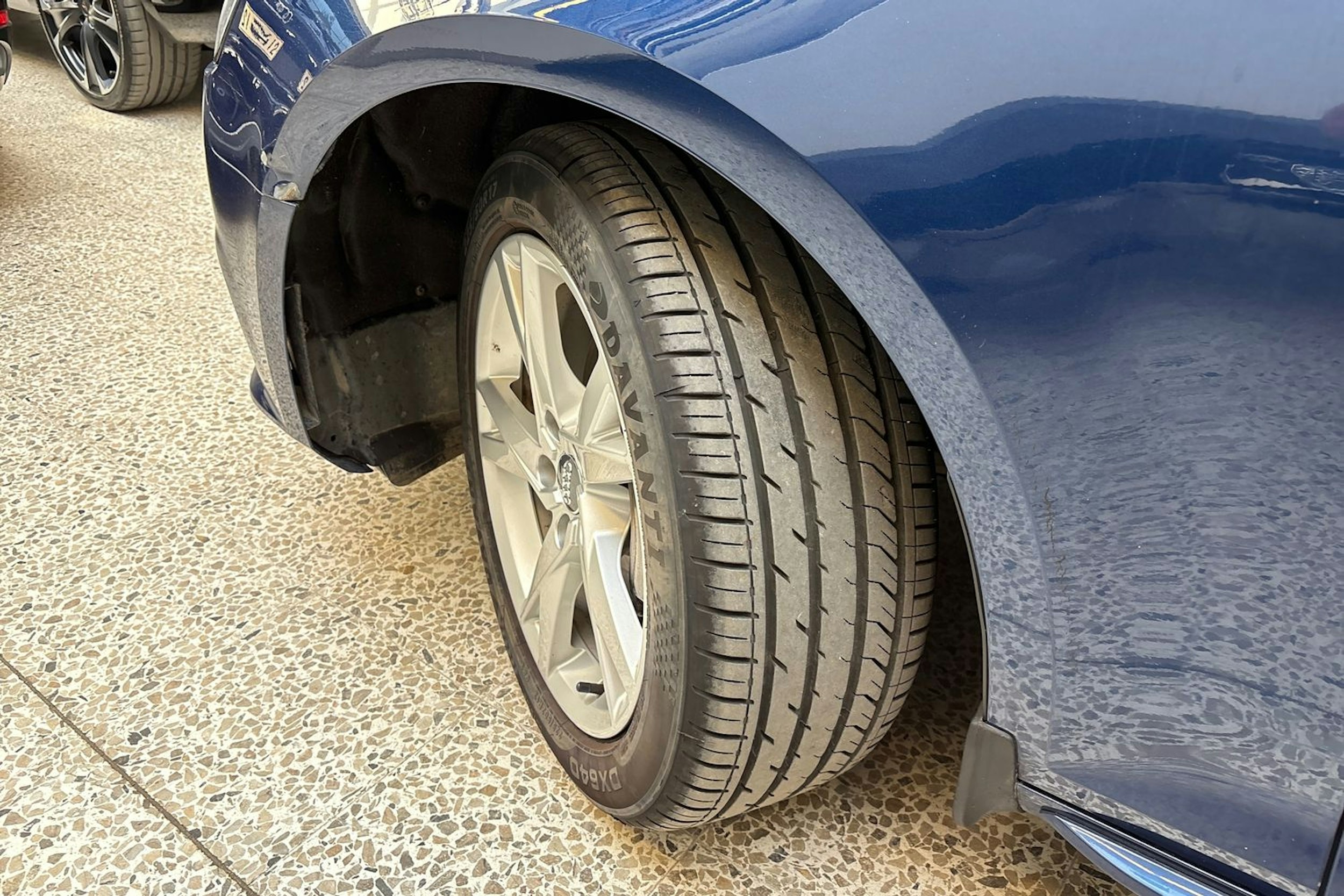 met. sininen Audi A4 2017 kuva 13.