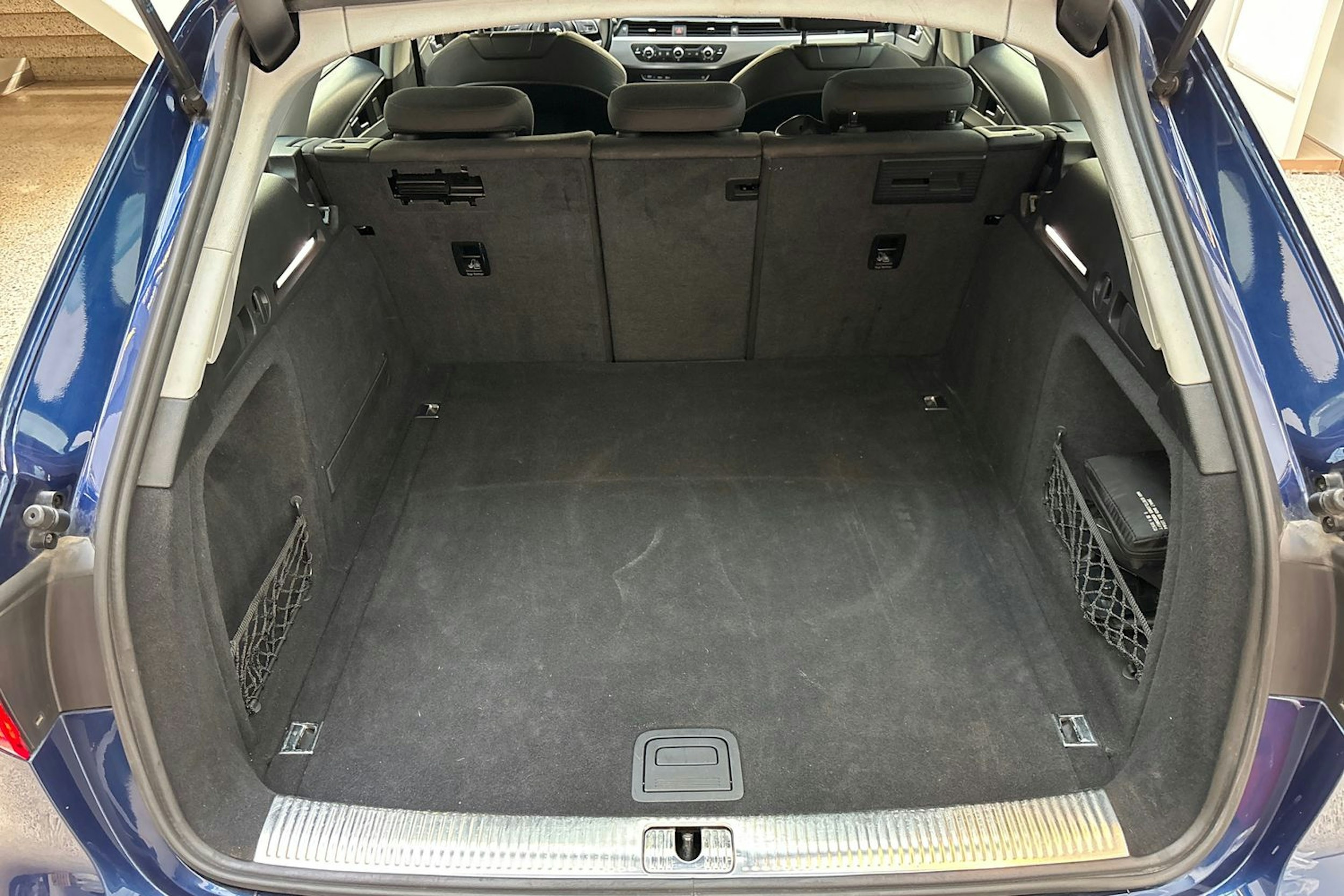 met. sininen Audi A4 2017 kuva 14.