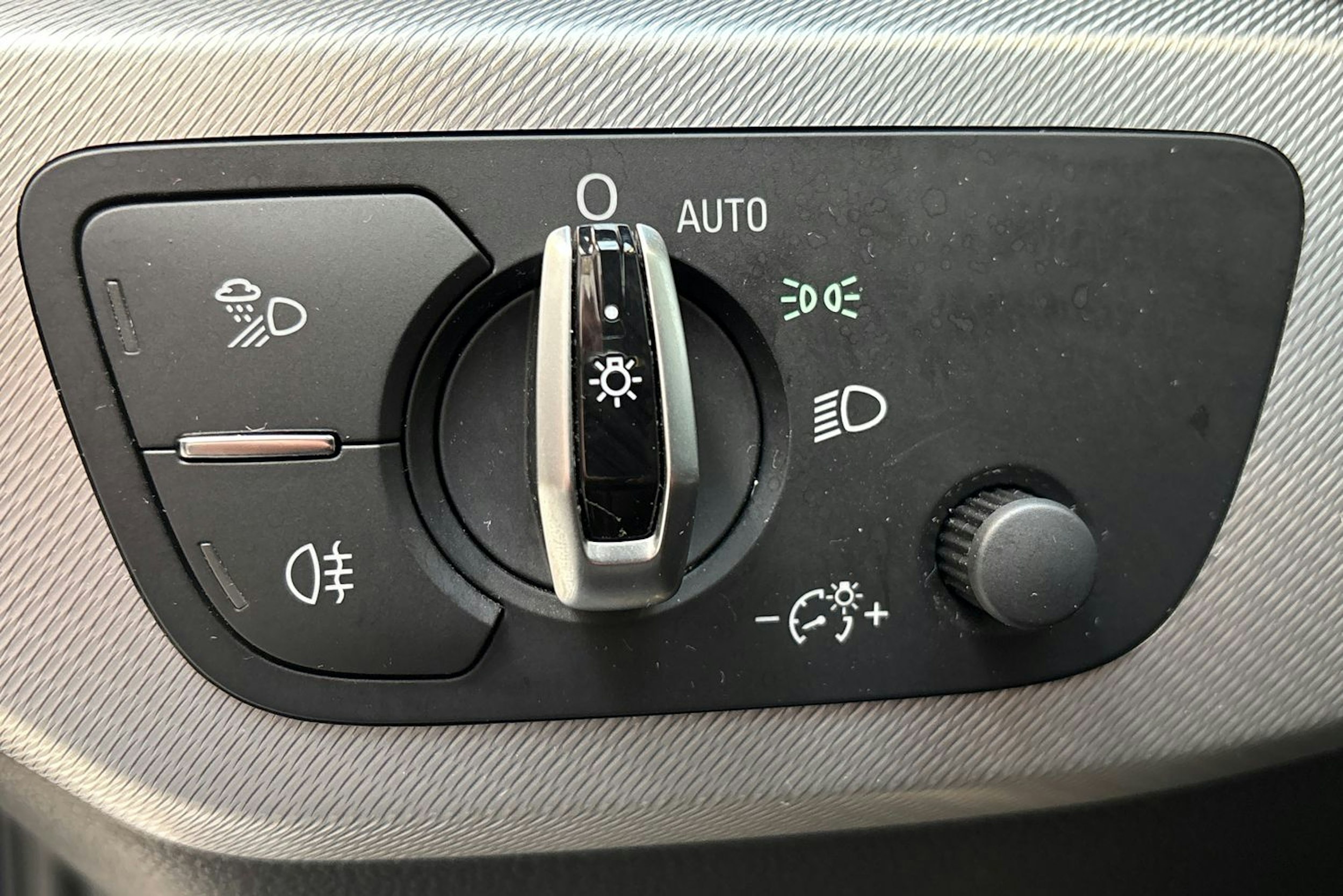 met. sininen Audi A4 2017 kuva 16.