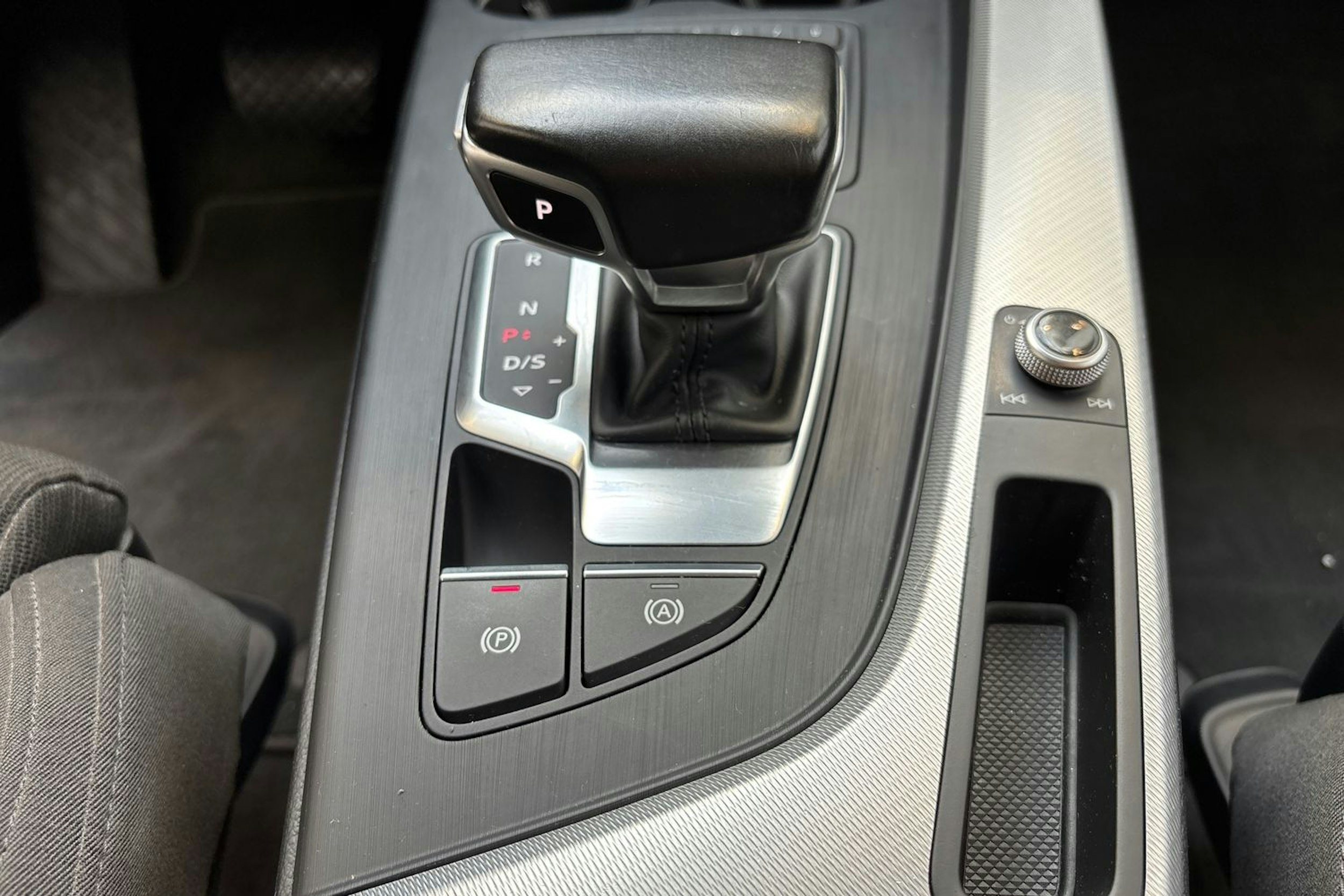 met. sininen Audi A4 2017 kuva 23.