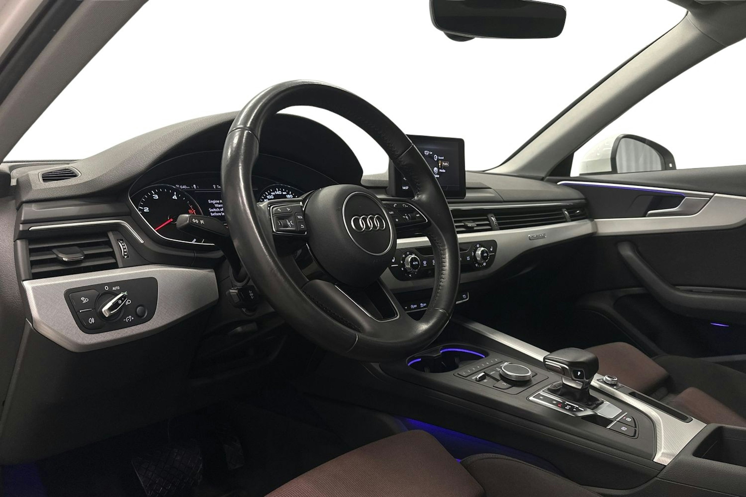 valkoinen Audi A4 2017 kuva 7.