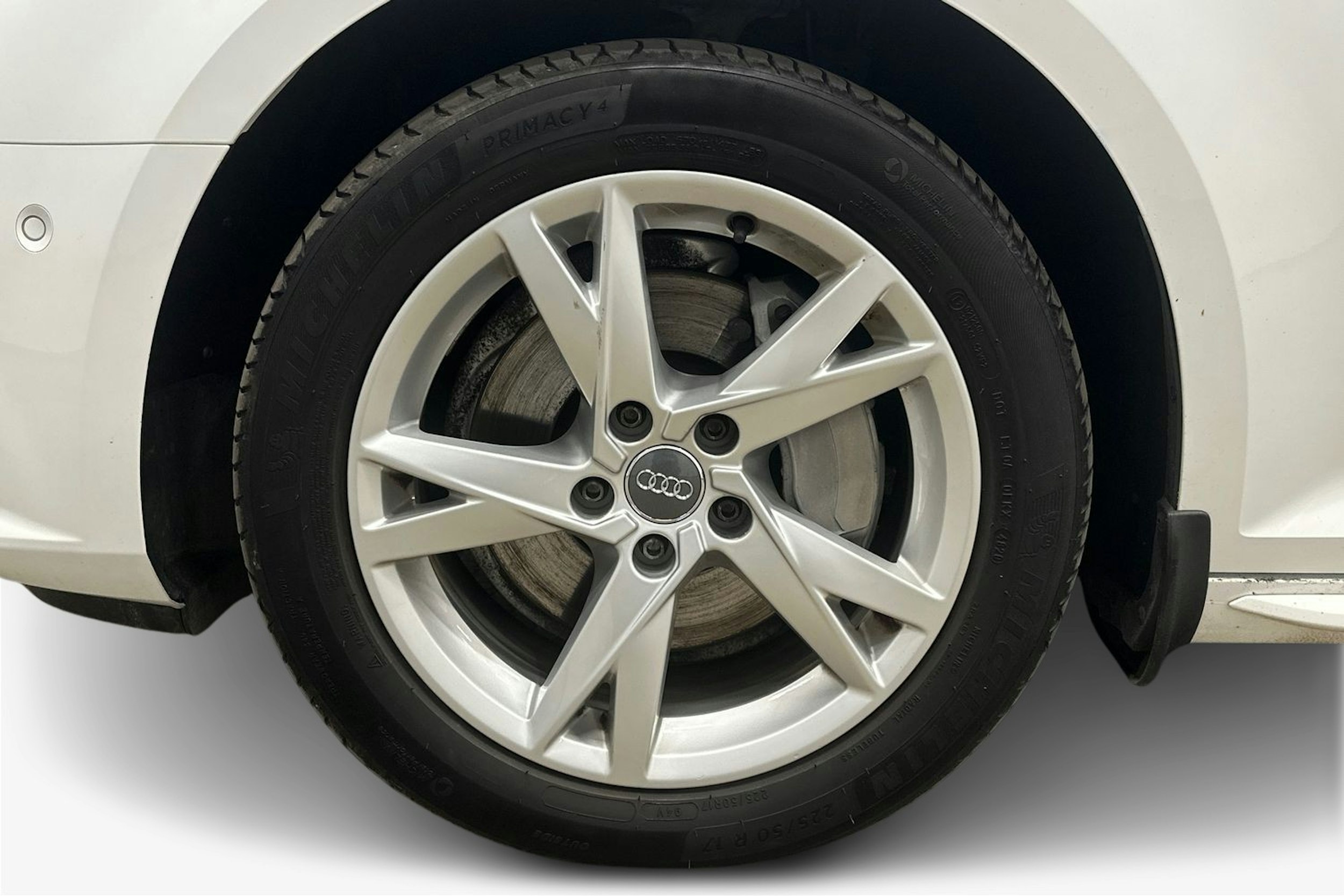 valkoinen Audi A4 2017 kuva 11.