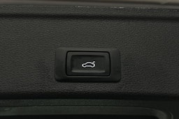 valkoinen Audi A4 2017 kuva 17.