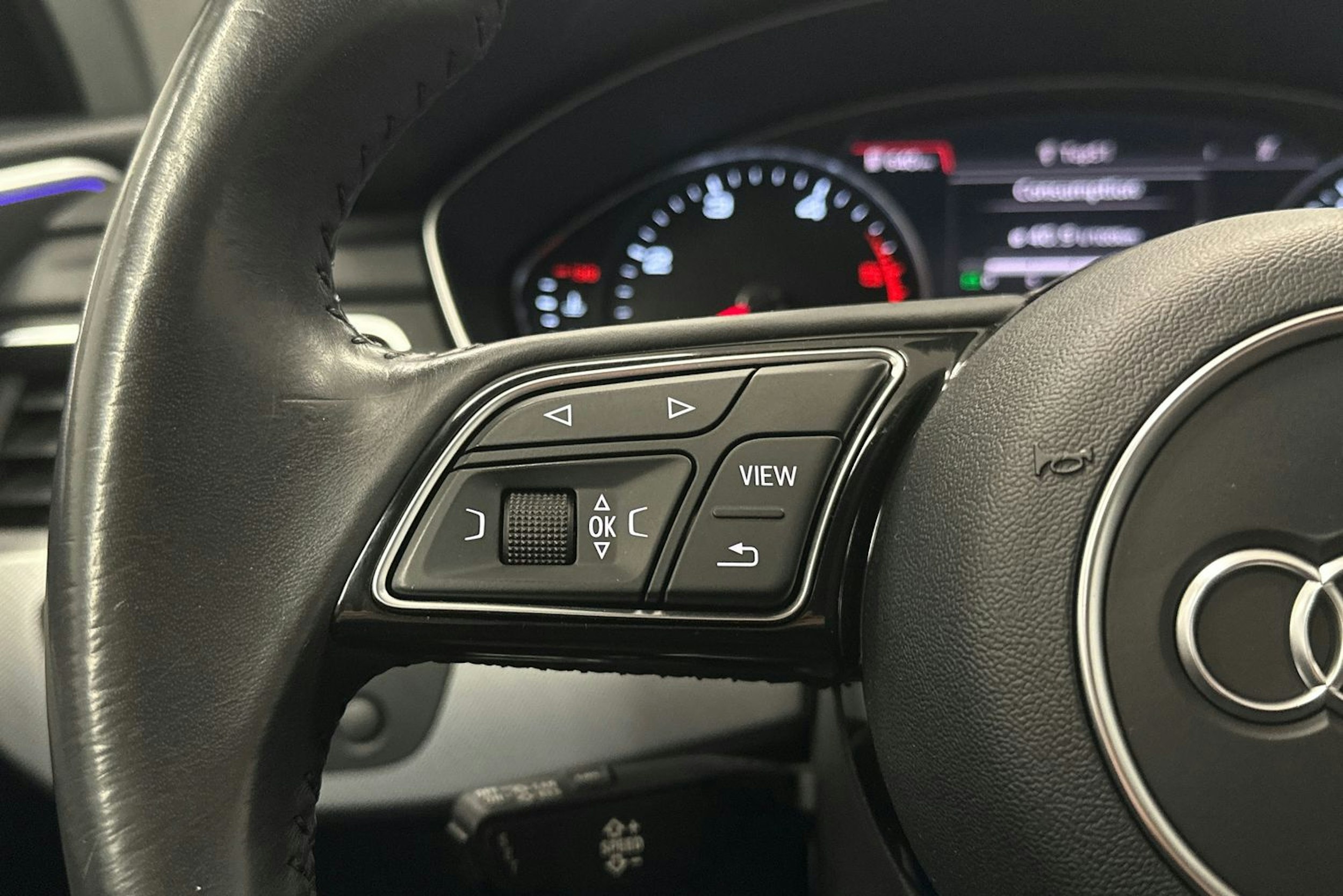 valkoinen Audi A4 2017 kuva 18.