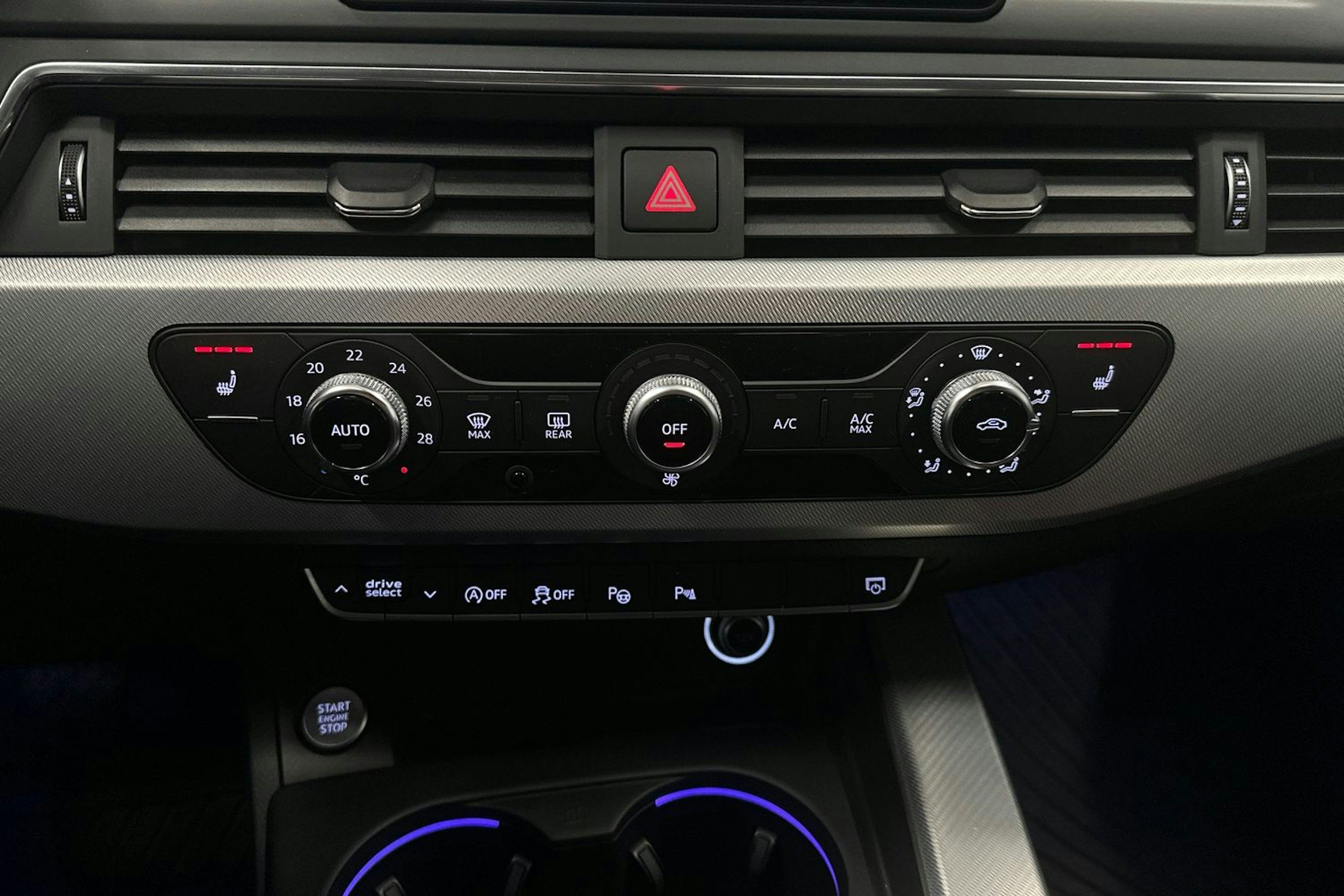 valkoinen Audi A4 2017 kuva 24.