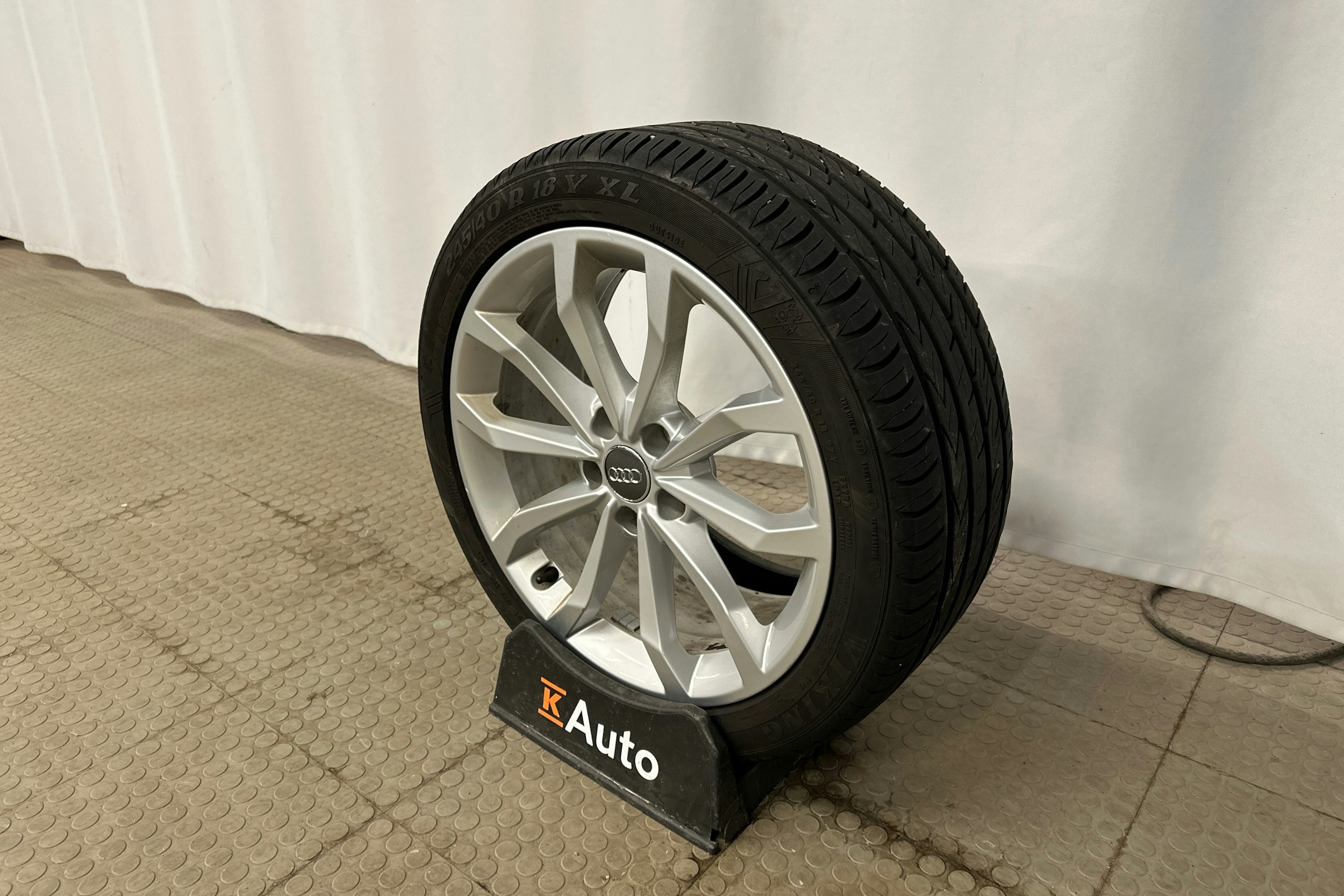 Musta Audi A4 2017 kuva 10.