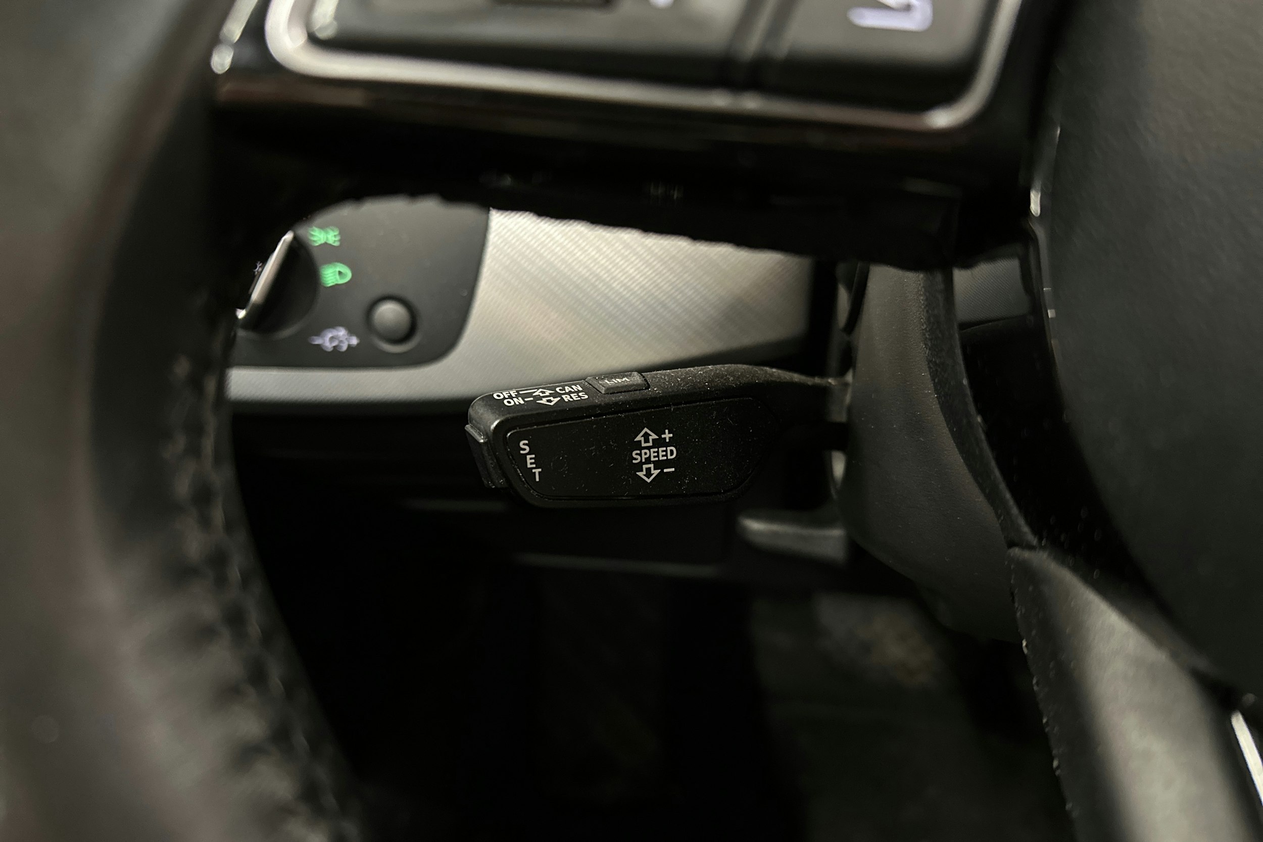 Musta Audi A4 2017 kuva 13.