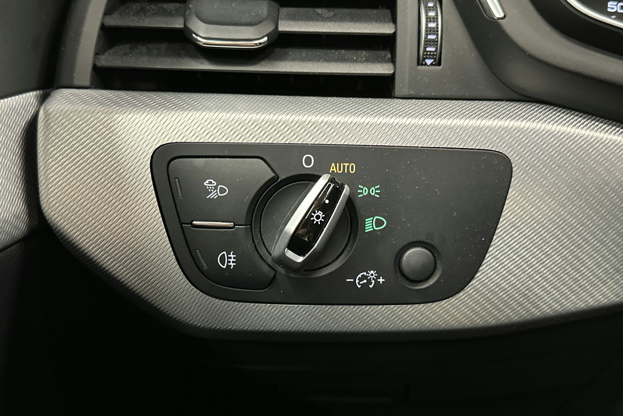 Musta Audi A4 2017 kuva 16.