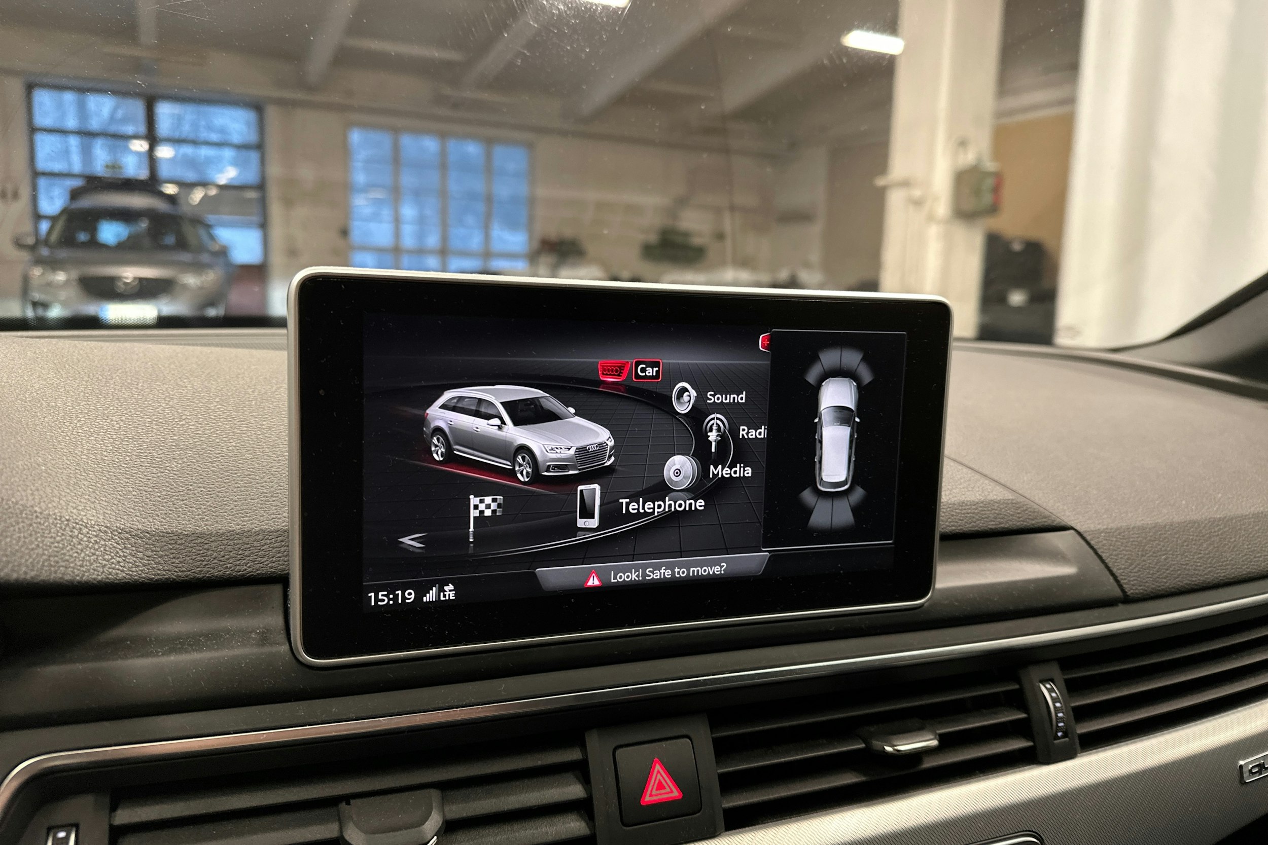 Musta Audi A4 2017 kuva 17.