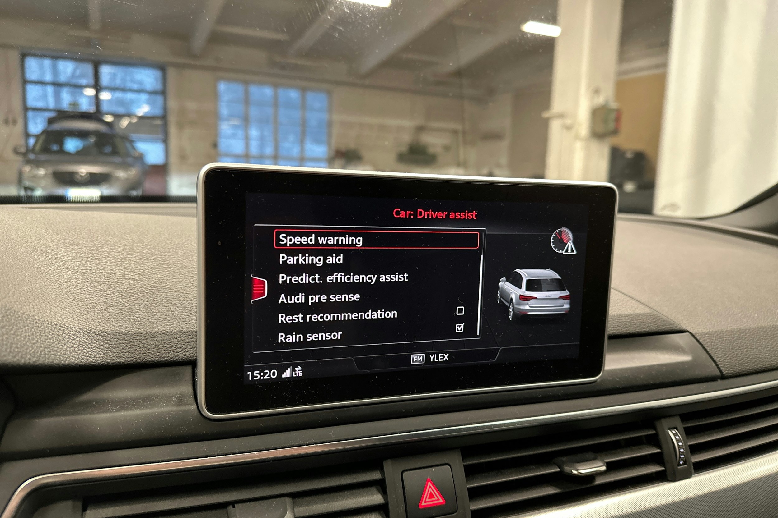 Musta Audi A4 2017 kuva 19.