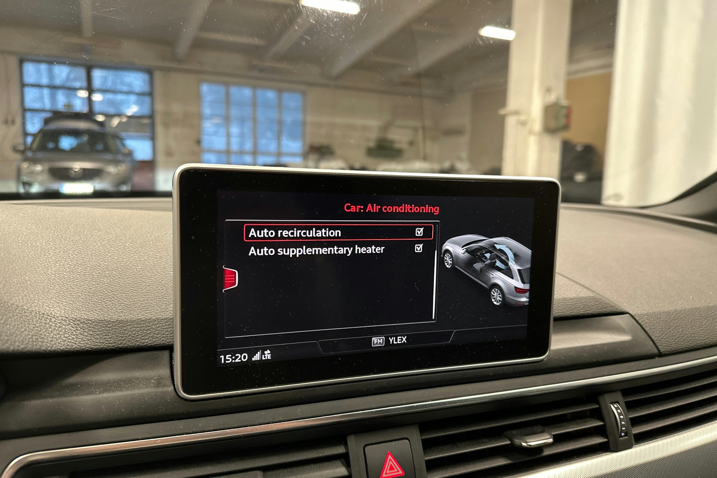 Musta Audi A4 2017 kuva 20.