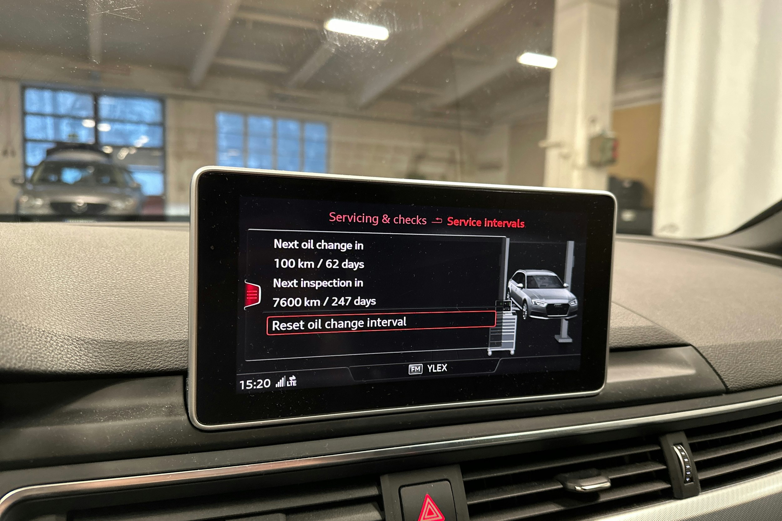 Musta Audi A4 2017 kuva 22.