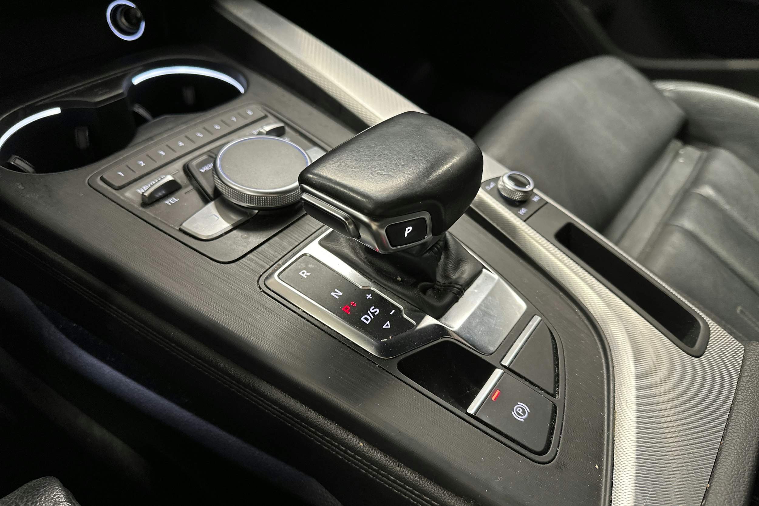 Musta Audi A4 2017 kuva 25.