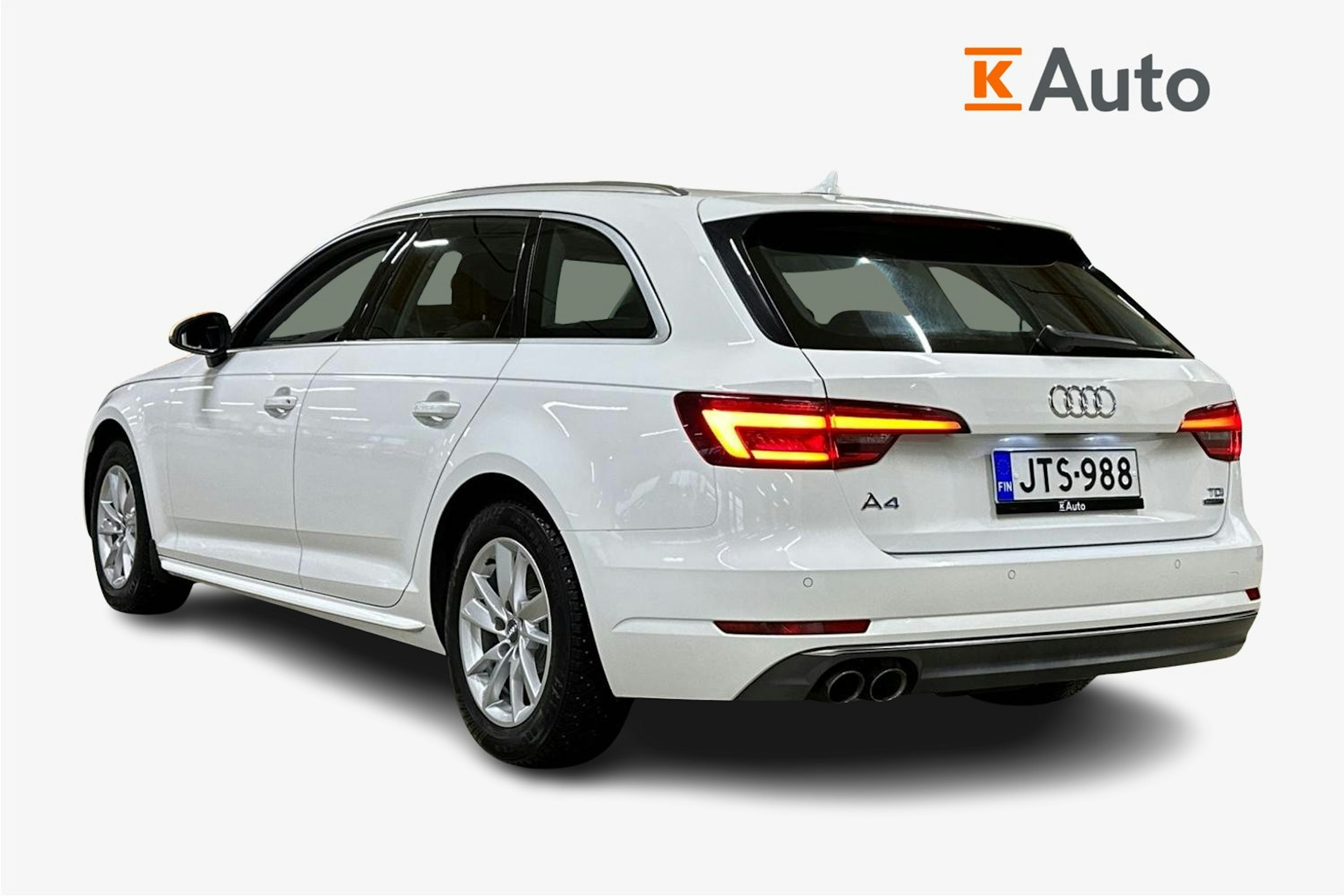 valkoinen Audi A4 2017 kuva 2.