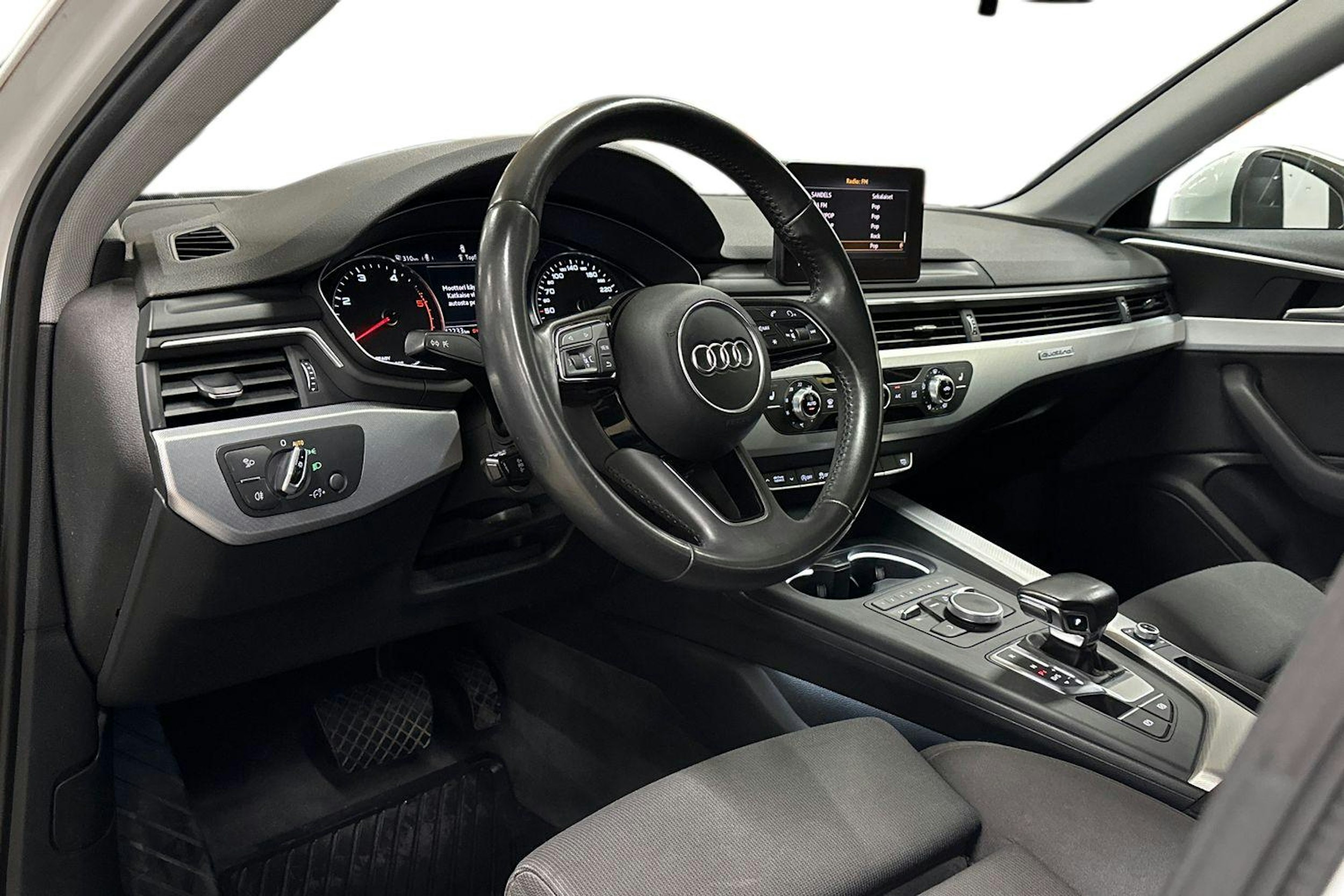 valkoinen Audi A4 2017 kuva 6.