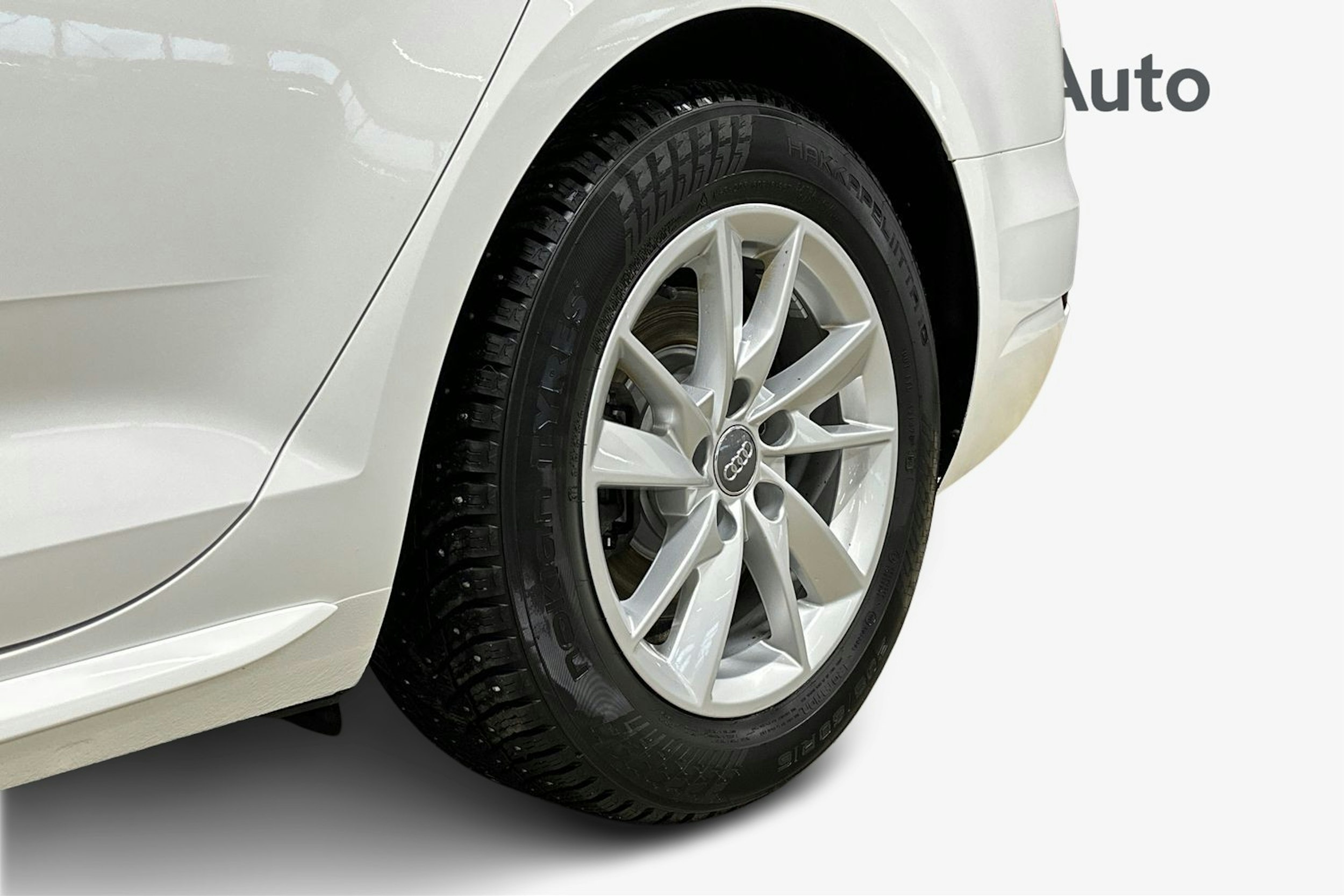 valkoinen Audi A4 2017 kuva 9.