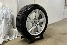 valkoinen Audi A4 2017 kuva 10.