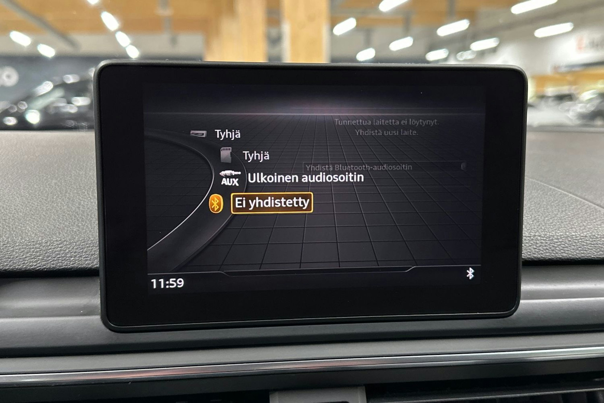 valkoinen Audi A4 2017 kuva 14.