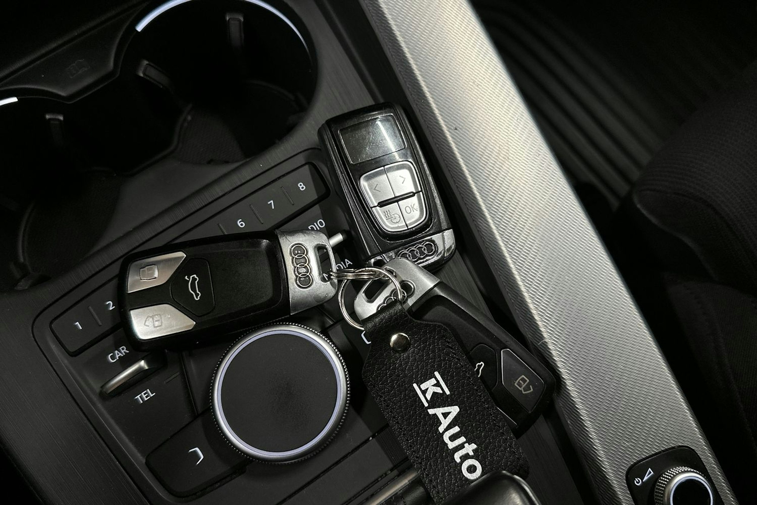 valkoinen Audi A4 2017 kuva 17.