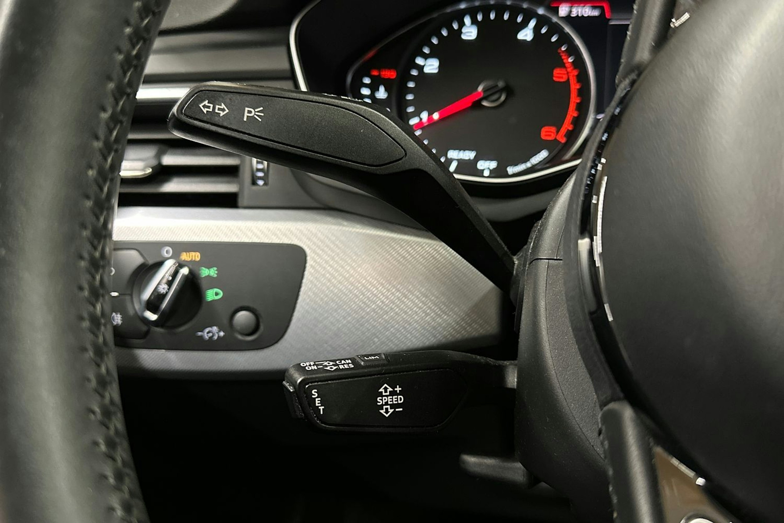 valkoinen Audi A4 2017 kuva 19.