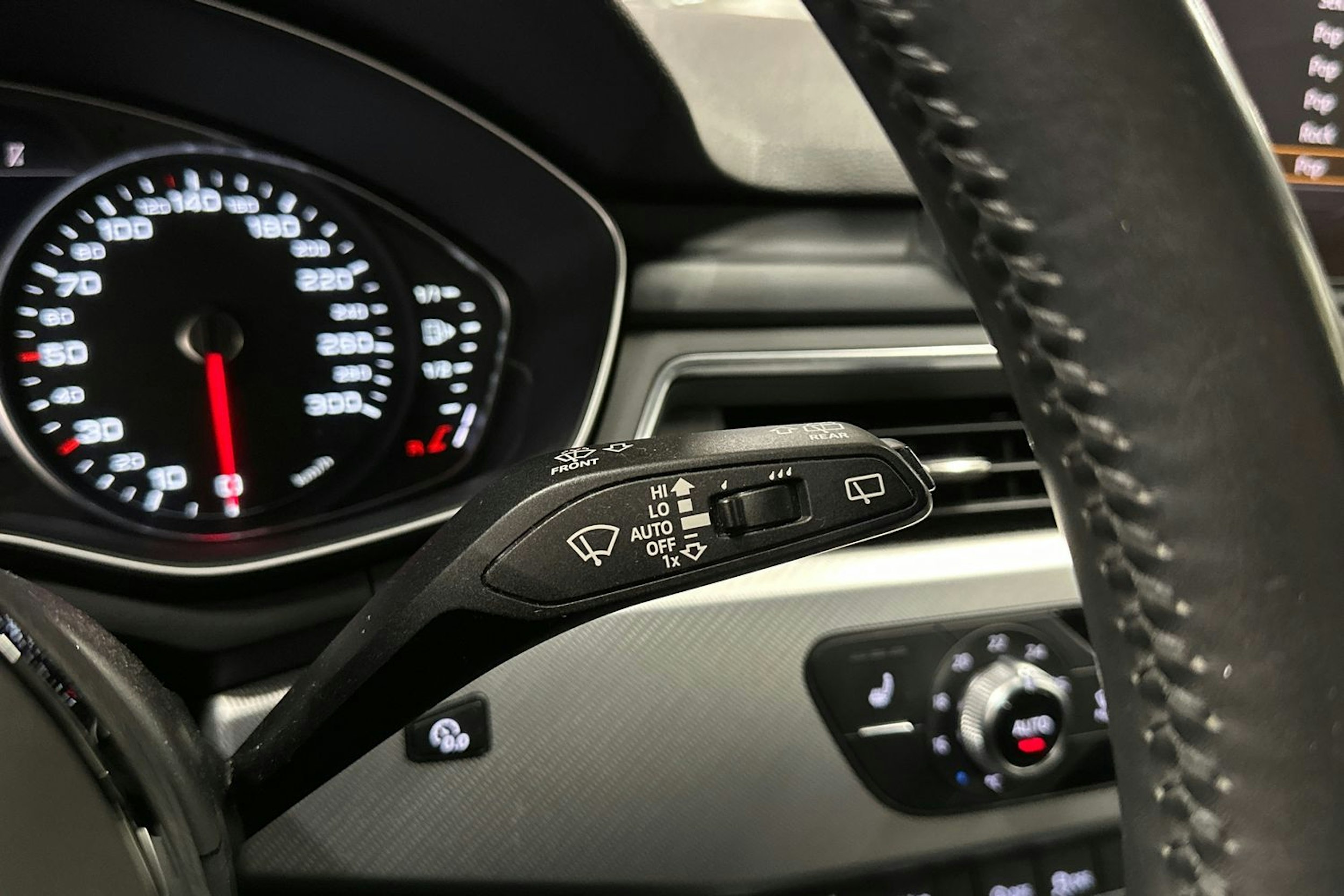 valkoinen Audi A4 2017 kuva 20.