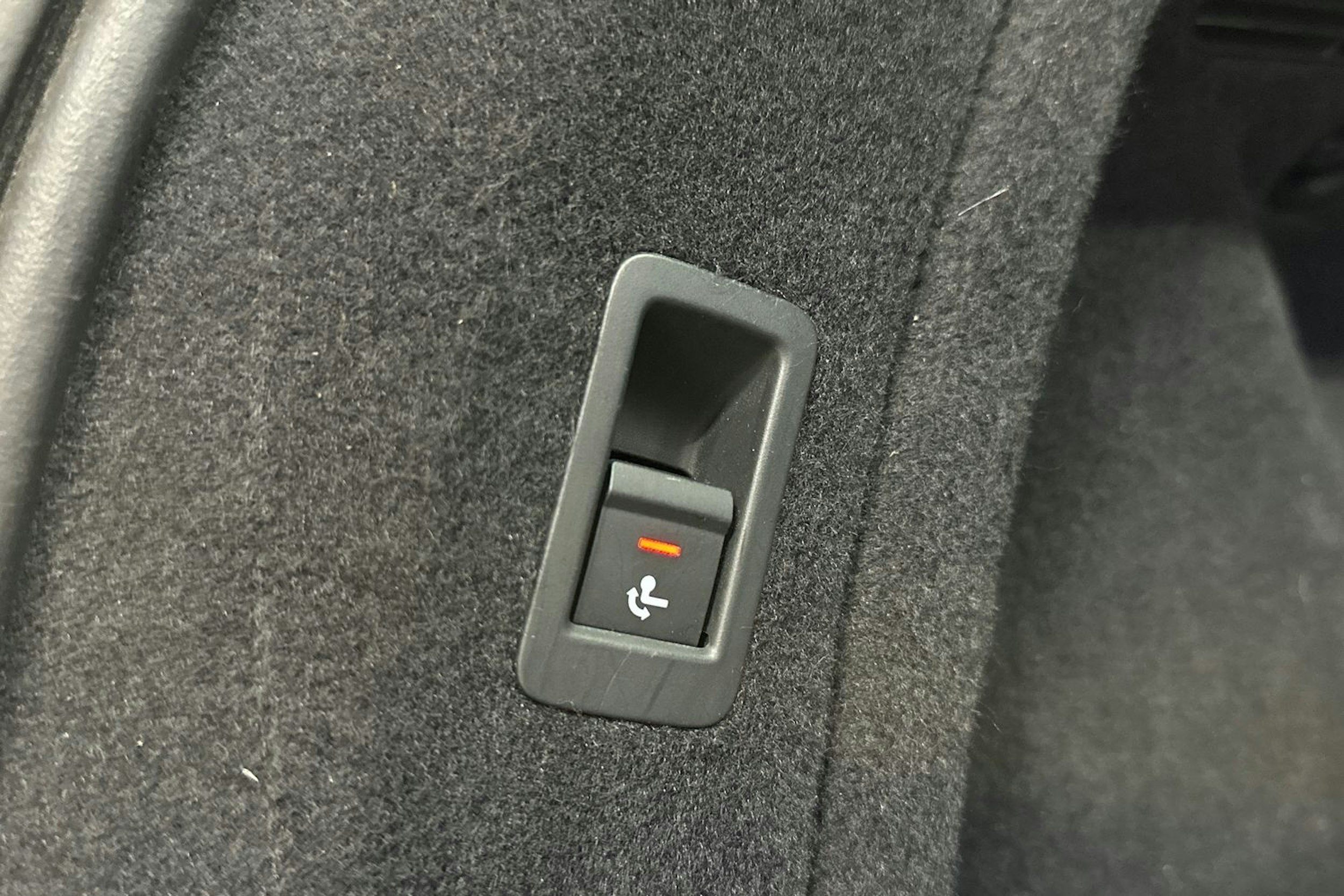 valkoinen Audi A4 2017 kuva 25.