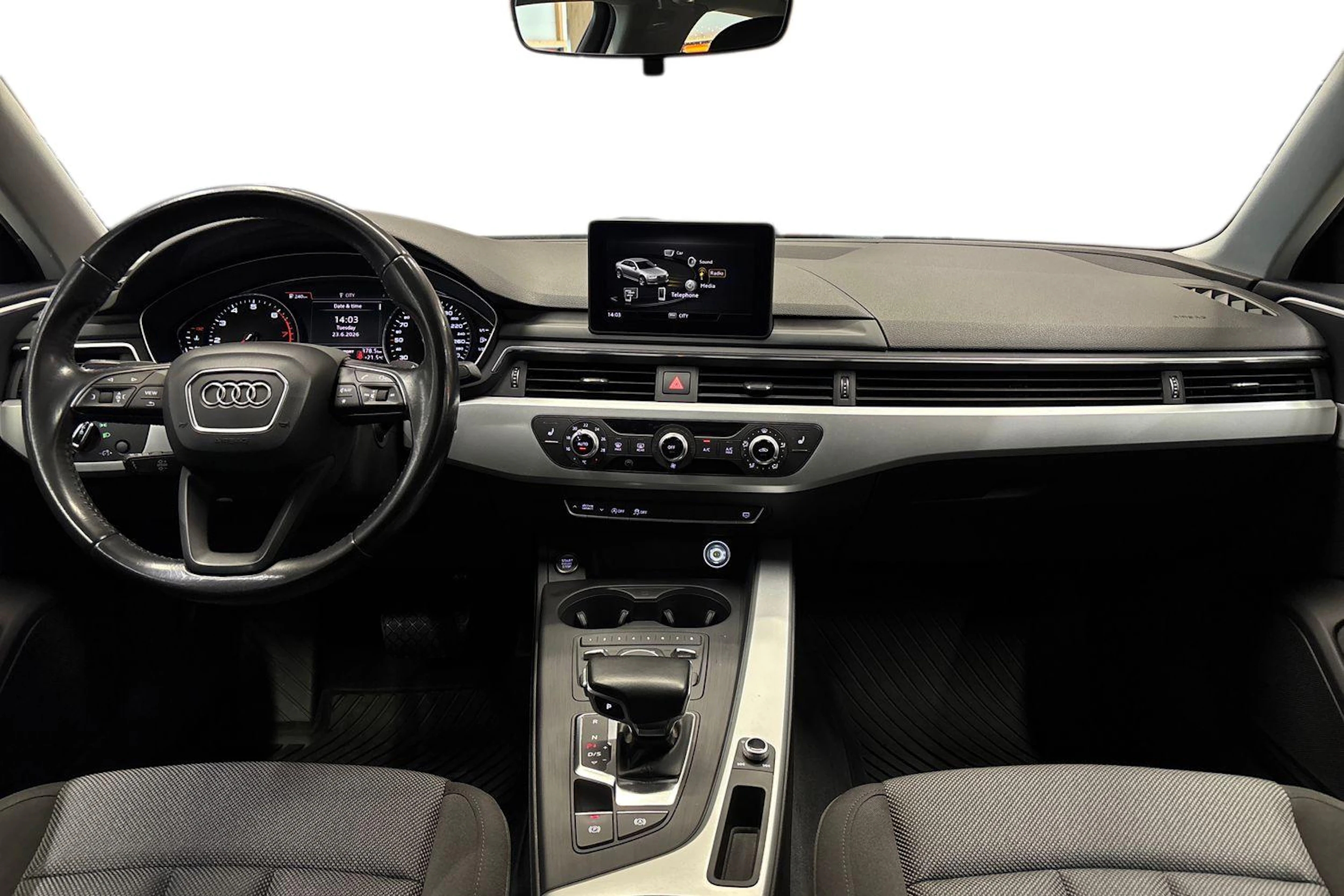 valkoinen Audi A4 2017 kuva 7.
